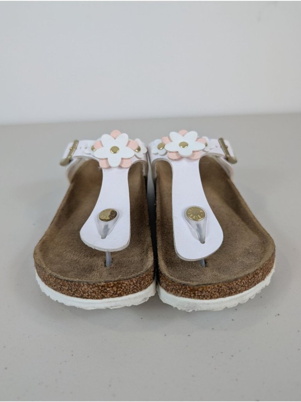 Birkenstock Gizeh flower kid's sandals with white thong feature size 3